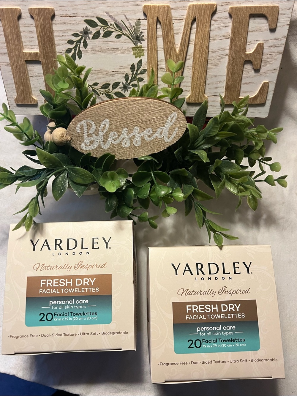 Yardley London Fresh Dry Facial Towelettes - Beige & Teal Packaging